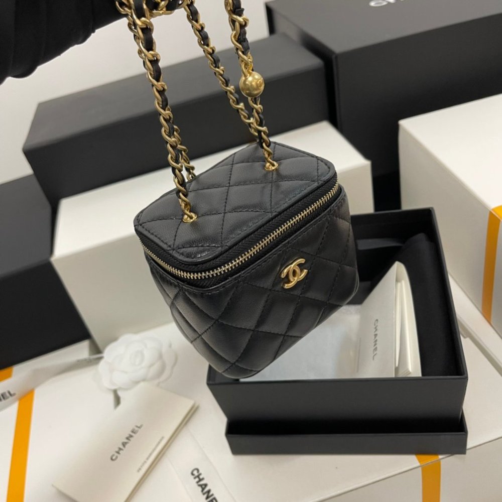 ✅CHANEL Pearl Crush Vanity Case with Chain Quilted Lambskin Mini Black - Picture 3 of 9
